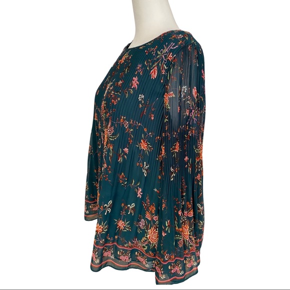 Max Studio Tunic Top With Flared Sleeves.  Size: Medium - Picture 4 of 4